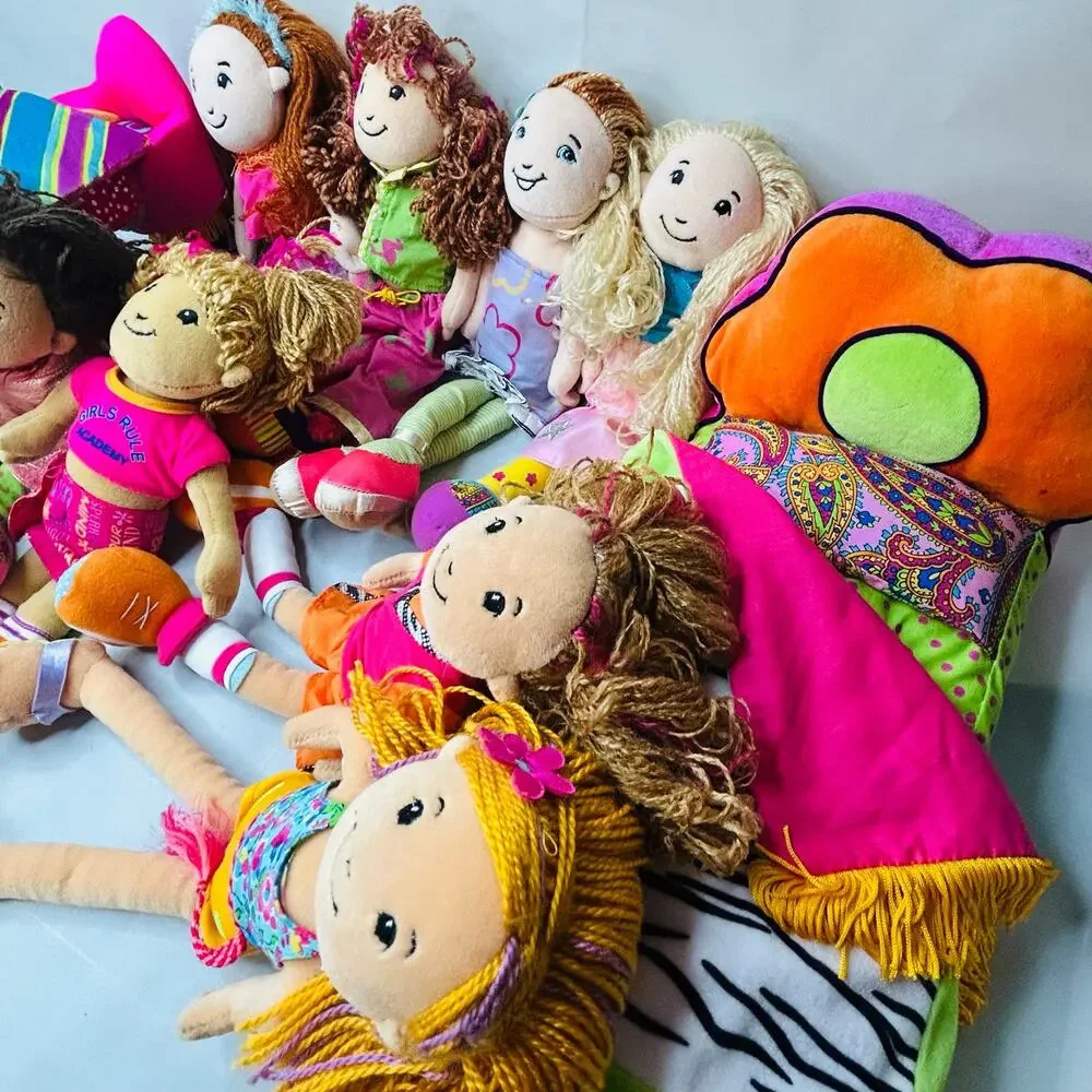 Groovy Girls lot  9 dolls, bed and Desk Manhattan Toy